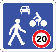 Limitée à 20 kilomètres heures, la zone de rencontre donne priorité aux piétons sur les cyclistes, eux-mêmes prioritaires sur les véhicules à moteur